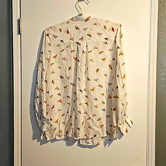 Moth Creamy / White Buttom Down Top - Picture 3 of 4